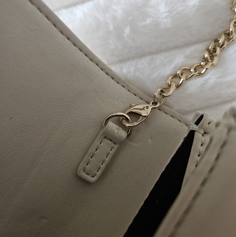 NWOT Love Moschino Floral LOVE Embroidered Crossbody Bag Cream Gold Chain - Picture 8 of 16